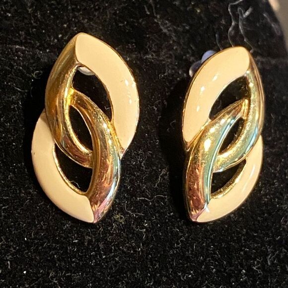 Trifari Enamel Gold Post Earrings - Picture 3 of 6